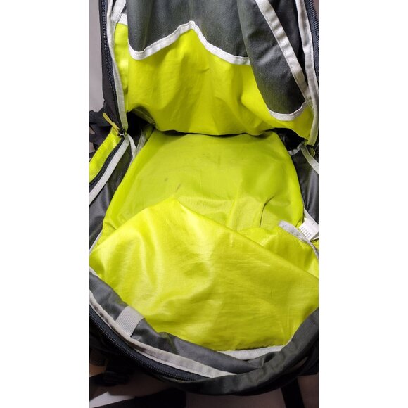 Thule Capstone 32 Liter Backpack Men's Fit Grey with DSLR Camera Holster - Picture 11 of 15